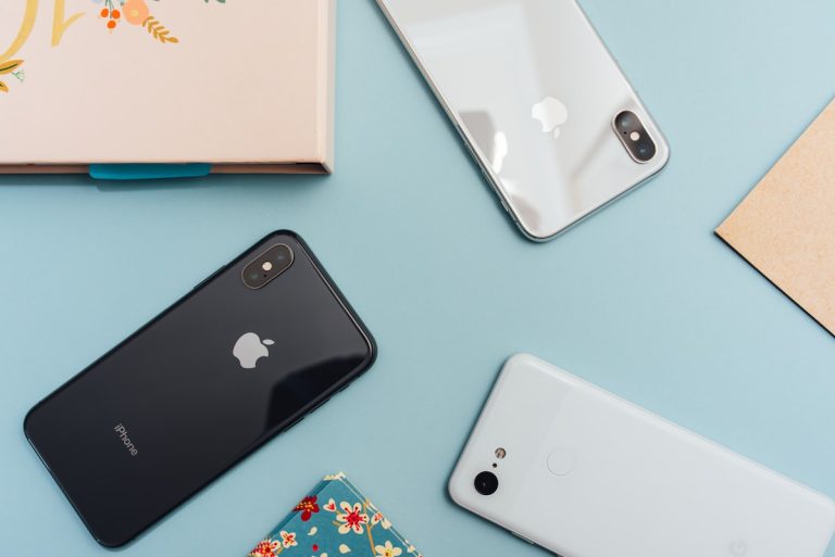 ປຽບທຽບ iPhone ແລະ Samsung Galaxy ຄວນເລືອກແບບໃດ